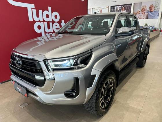TOYOTA HILUX 2.8 D-4D TURBO DIESEL CD SRX PLUS 4X4 AUTOMÁTICO